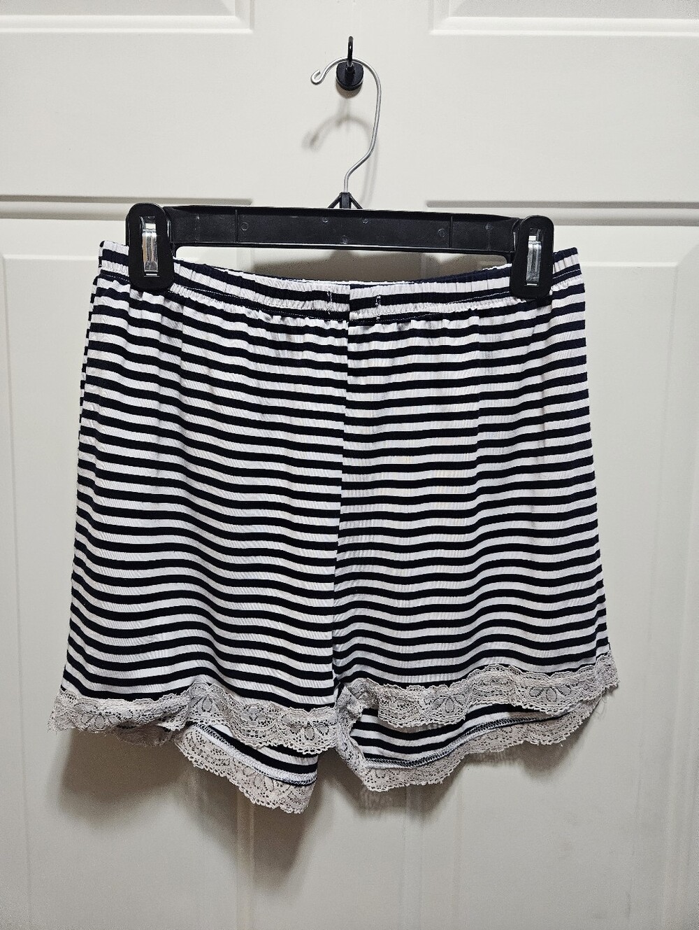 Ekouaer Navy & Ivory Lace Trim Lounge Shorts